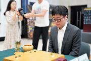 围棋界震撼！中国世界冠军惨遭屠龙，韩国棋手强势占据8强三席，这是否预示着新的围棋格局？