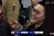 宏远大胜首钢，胡明轩为何笑得如此开心？背后美女的烤肠才是关键？