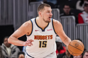 谁是本赛季NBA篮板王？唐斯、约基奇领衔，其他球星紧随其后！