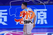“裁判赢麻了？”新疆队惨遭罚球绝杀，球迷愤怒声讨，特莱斯为何关键时刻失准？