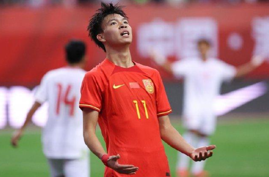 王玉栋成为国足新10号！只有这样才能救国足？